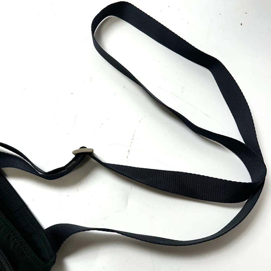 Prada Nylon Schultertasche 3